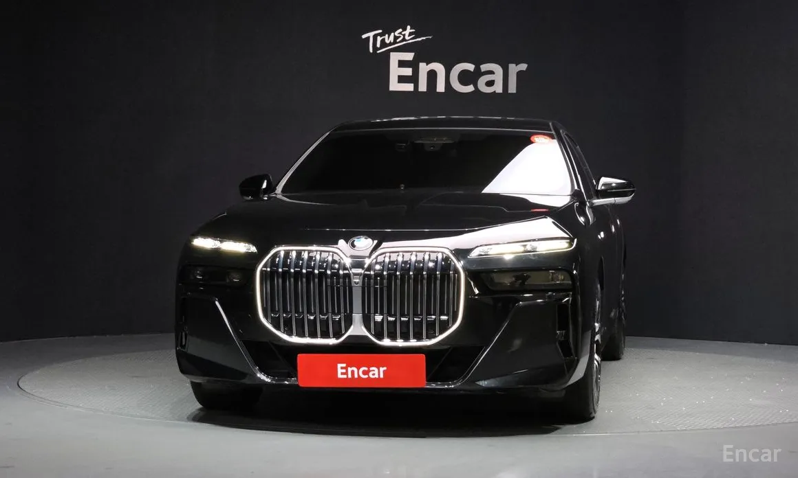 Фото 3 - BMW 7 Series