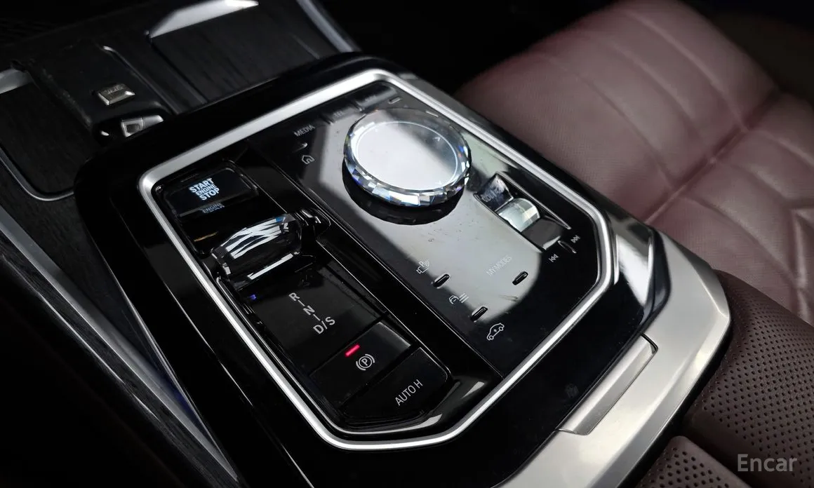 Фото 9 - BMW 7 Series