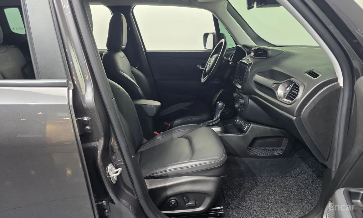 Фото 11 - Jeep Renegade