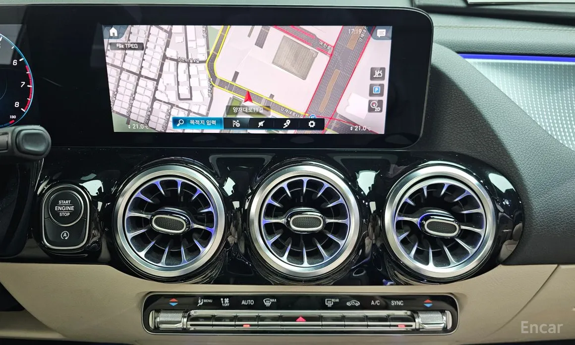 Фото 14 - Mercedes-Benz GLA-Class