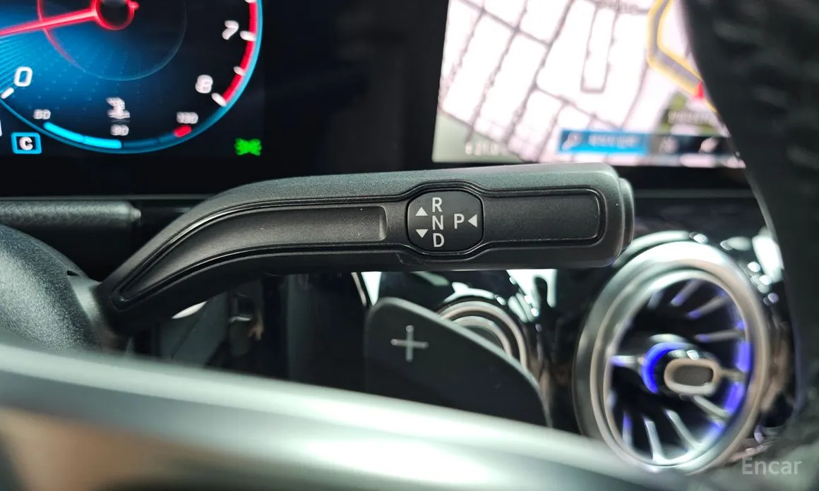 Фото 9 - Mercedes-Benz GLA-Class