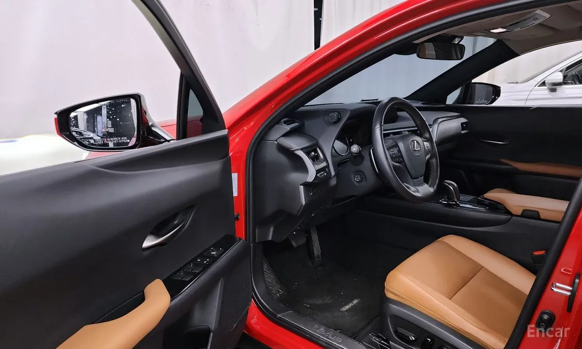 Фото 10 - Lexus UX