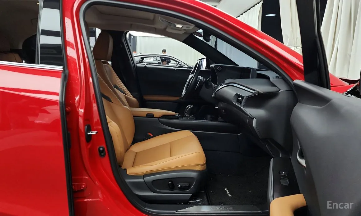 Фото 11 - Lexus UX