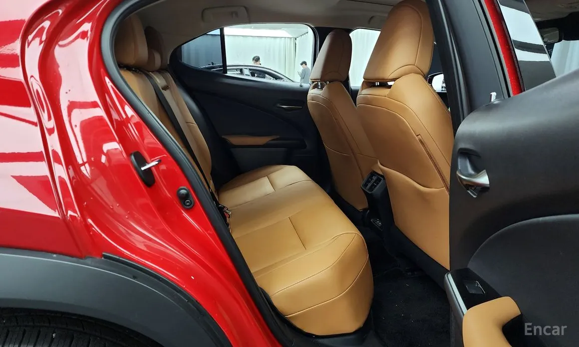 Фото 12 - Lexus UX