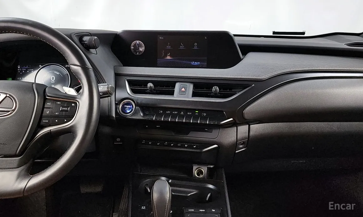 Фото 14 - Lexus UX