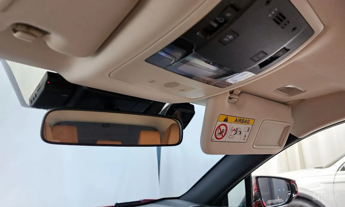 Фото 17 - Lexus UX