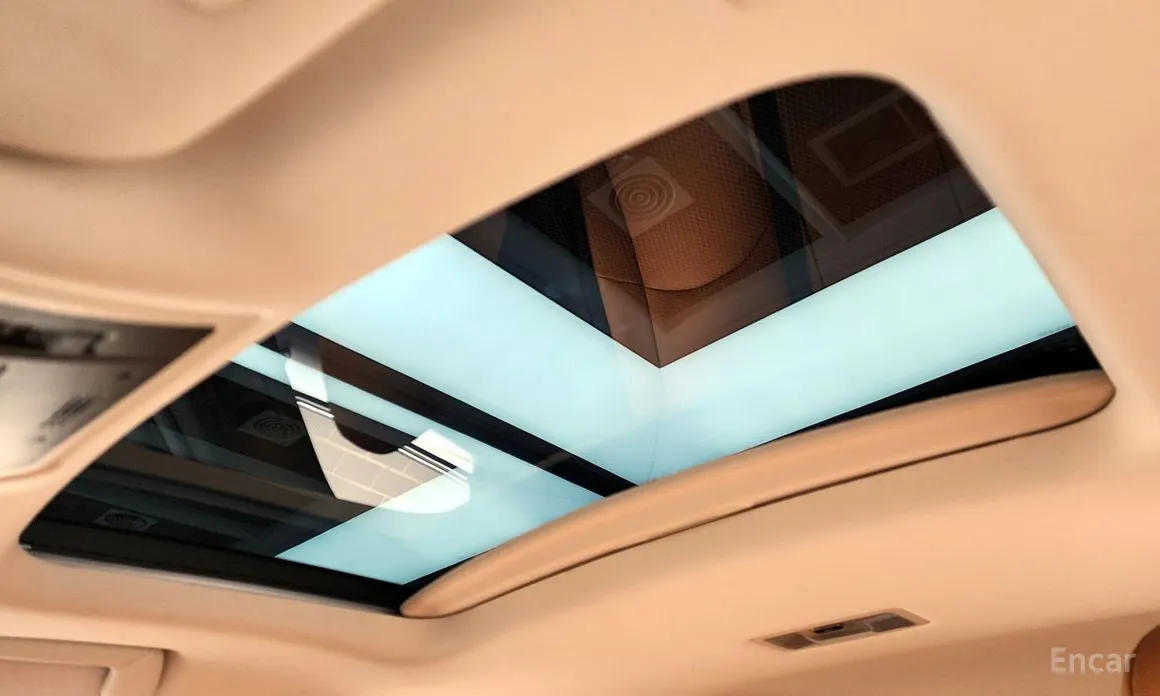 Фото 18 - Lexus UX