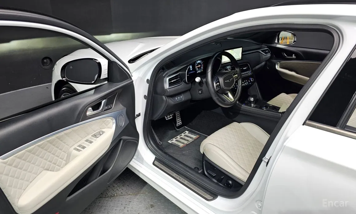 Фото 10 - Genesis G70