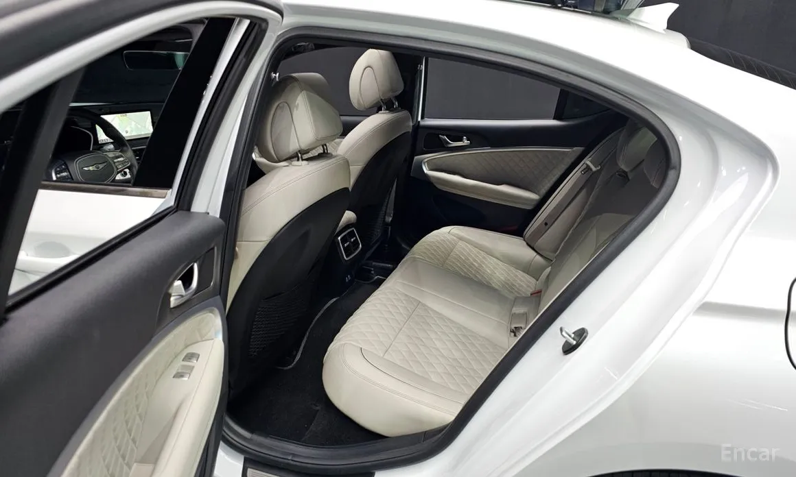 Фото 11 - Genesis G70