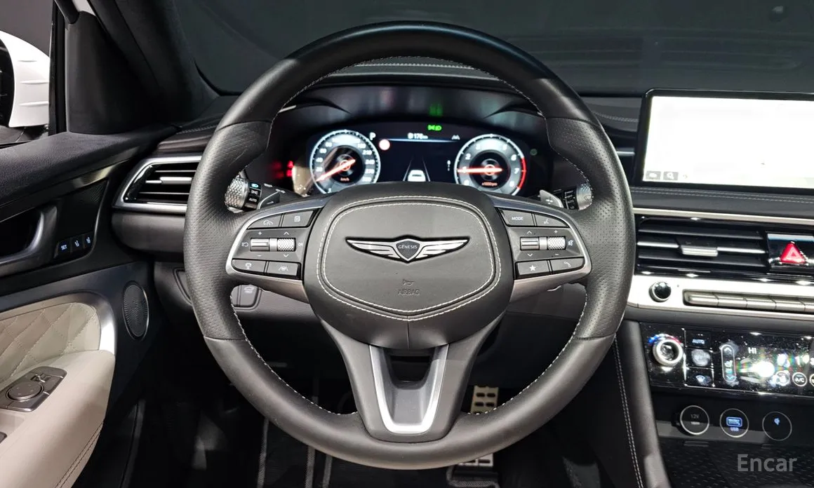 Фото 13 - Genesis G70