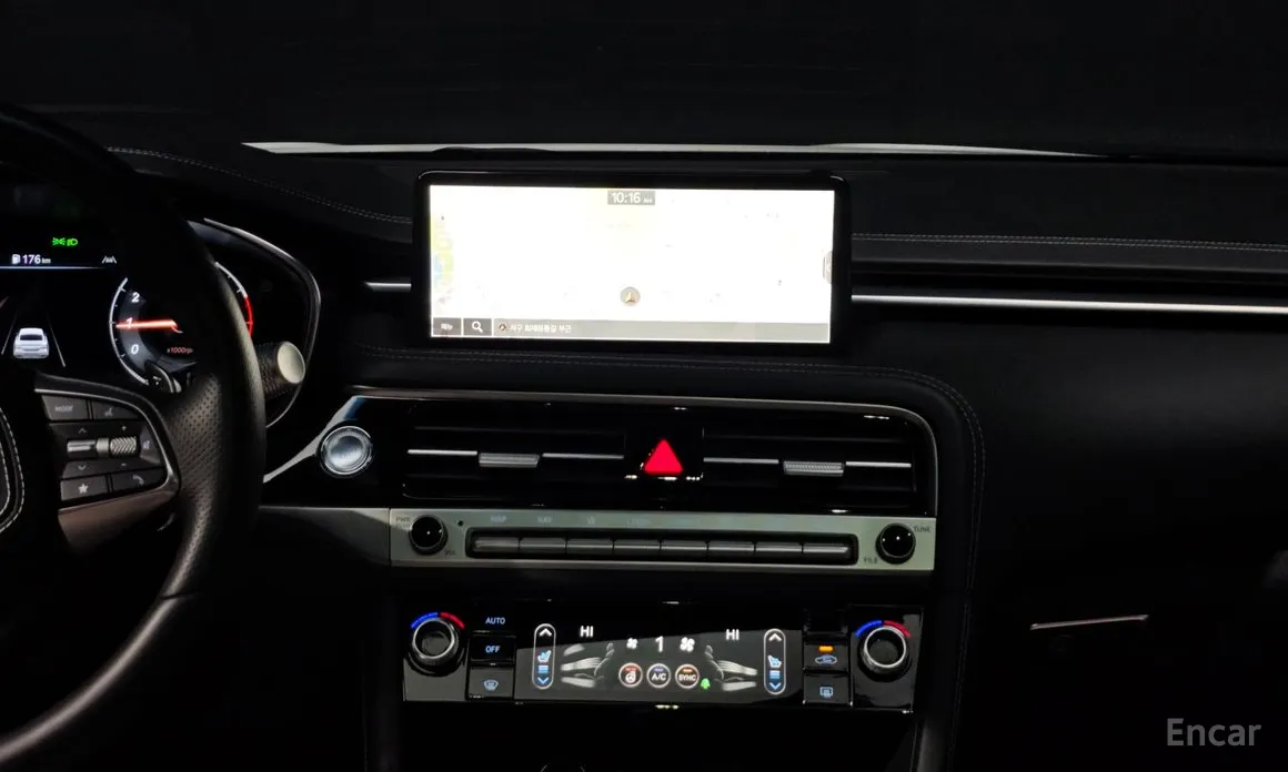 Фото 14 - Genesis G70