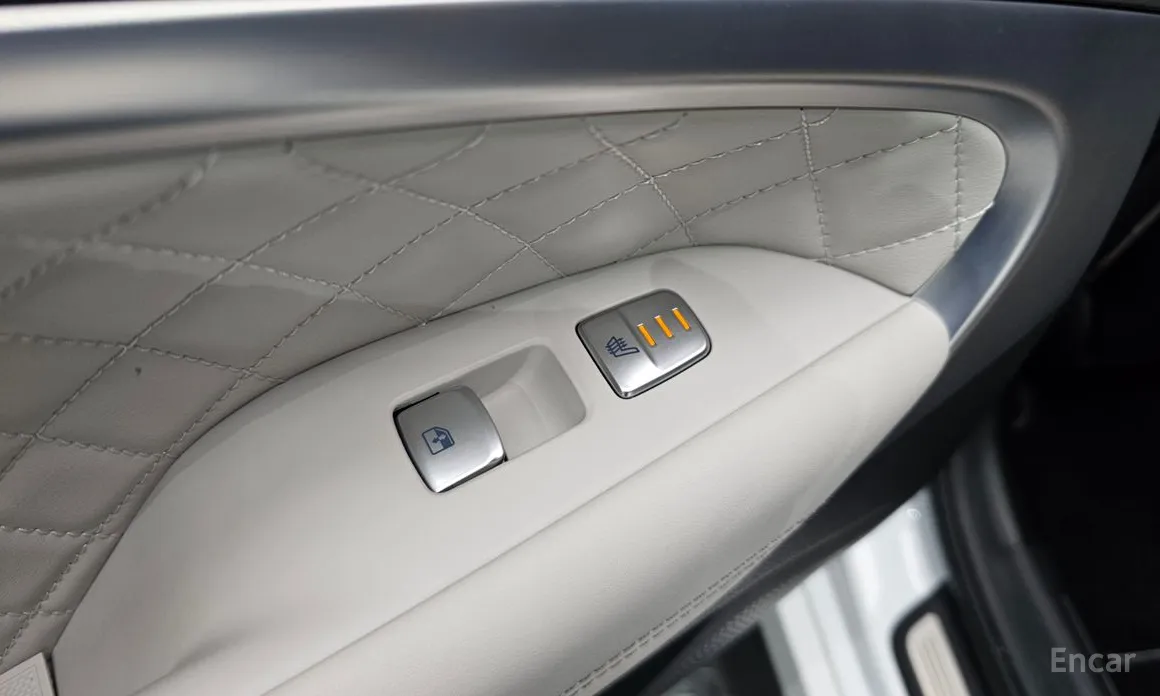 Фото 19 - Genesis G70