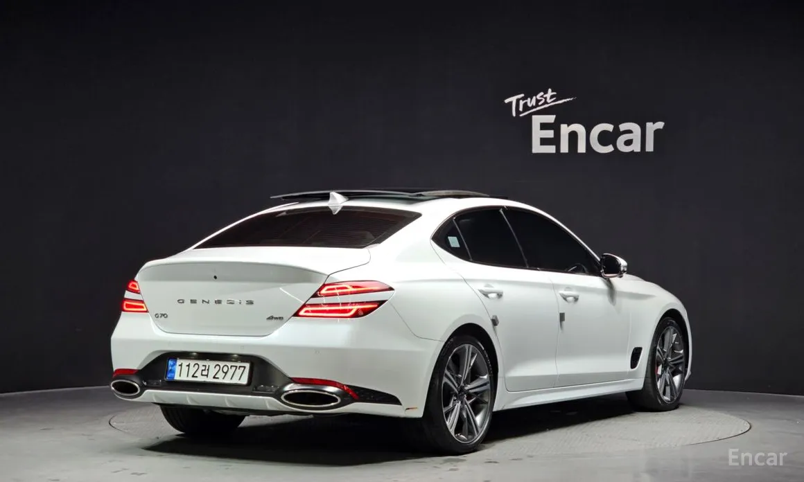 Фото 2 - Genesis G70