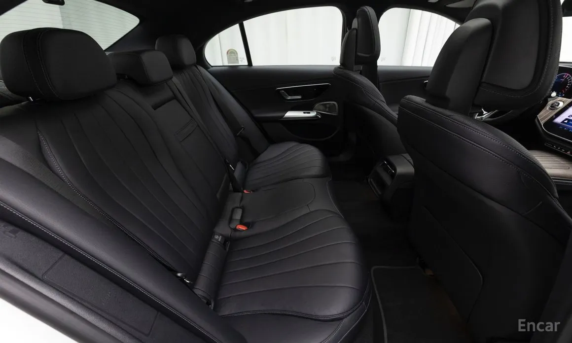 Фото 10 - Mercedes-Benz E-Class