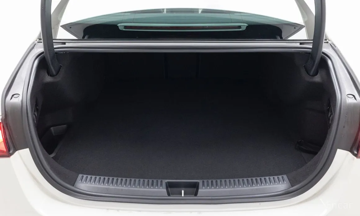 Фото 11 - Mercedes-Benz E-Class