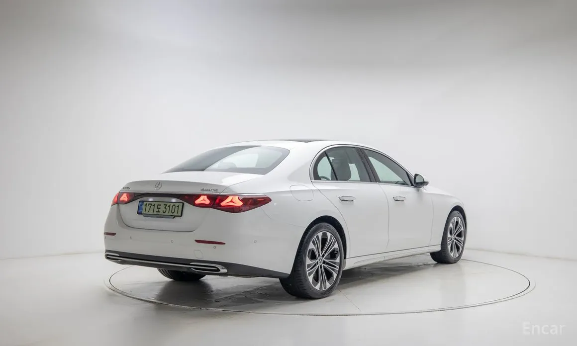 Фото 2 - Mercedes-Benz E-Class