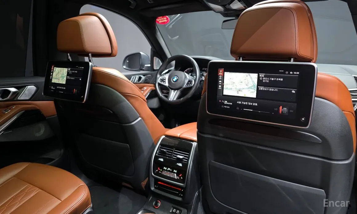 Фото 17 - BMW X7