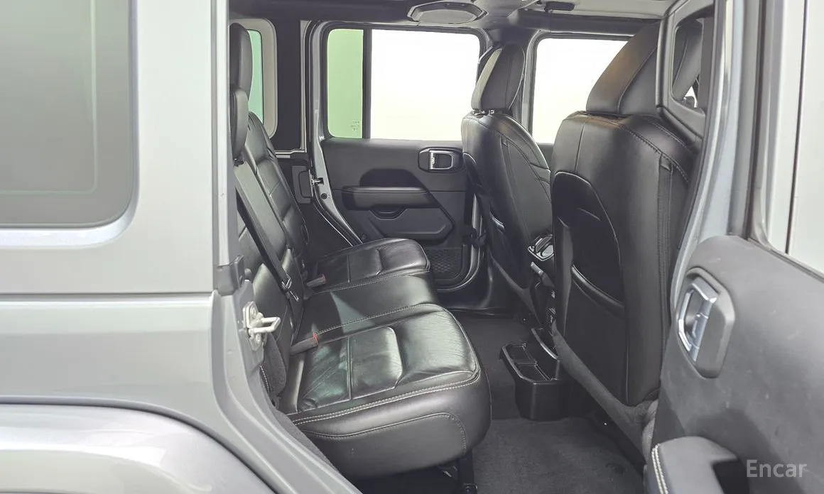 Фото 12 - Jeep Wrangler