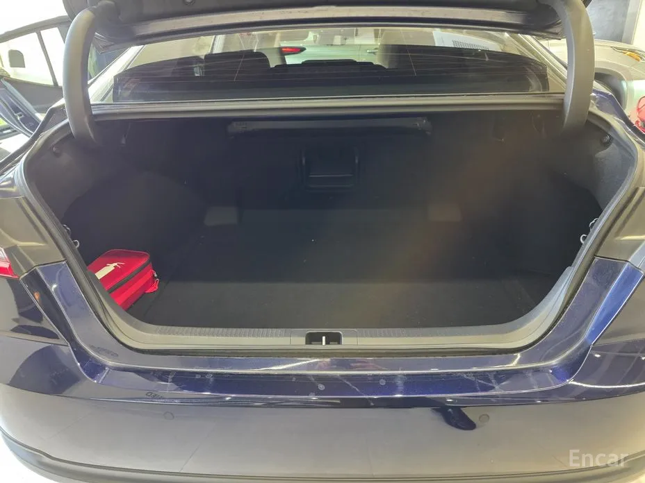 Фото 14 - Toyota Camry