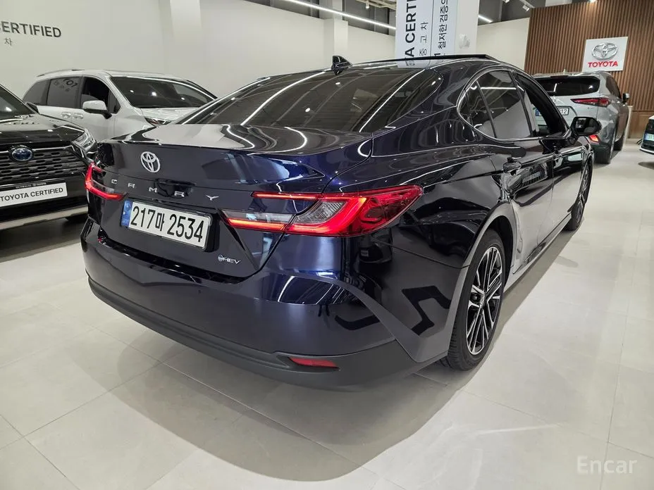 Фото 2 - Toyota Camry