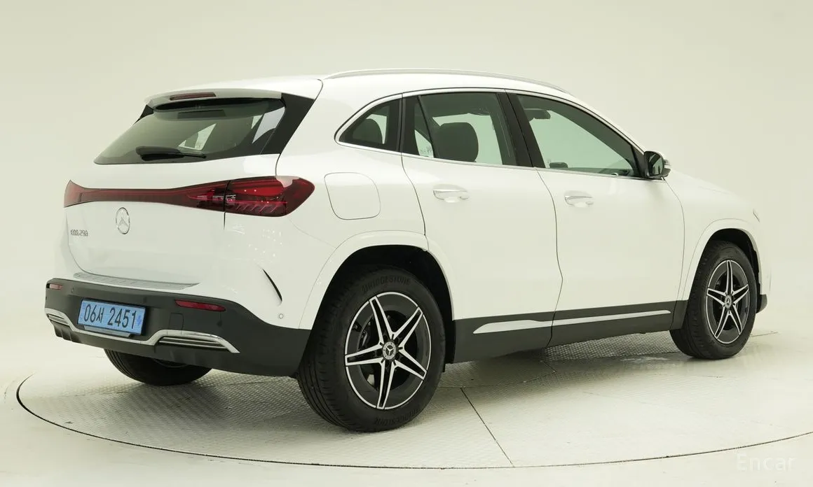 Фото 2 - Mercedes-Benz EQA