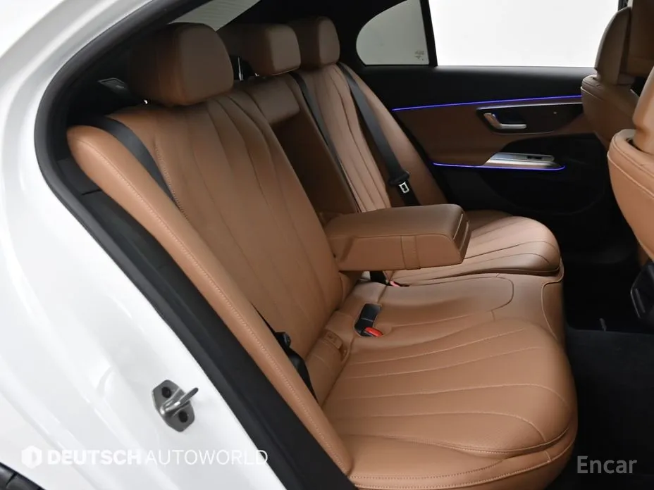 Фото 12 - Mercedes-Benz E-Class