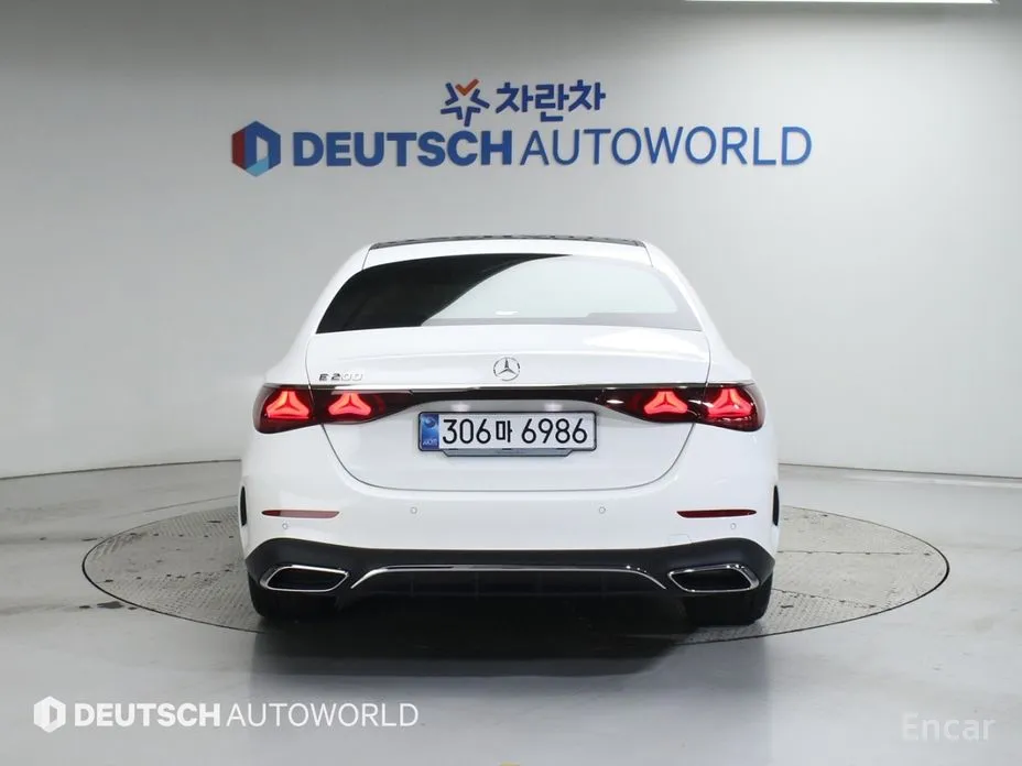 Фото 4 - Mercedes-Benz E-Class