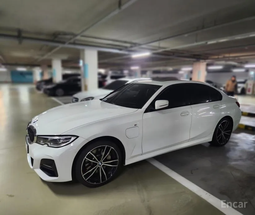 Photo 2 - BMW 3 Series