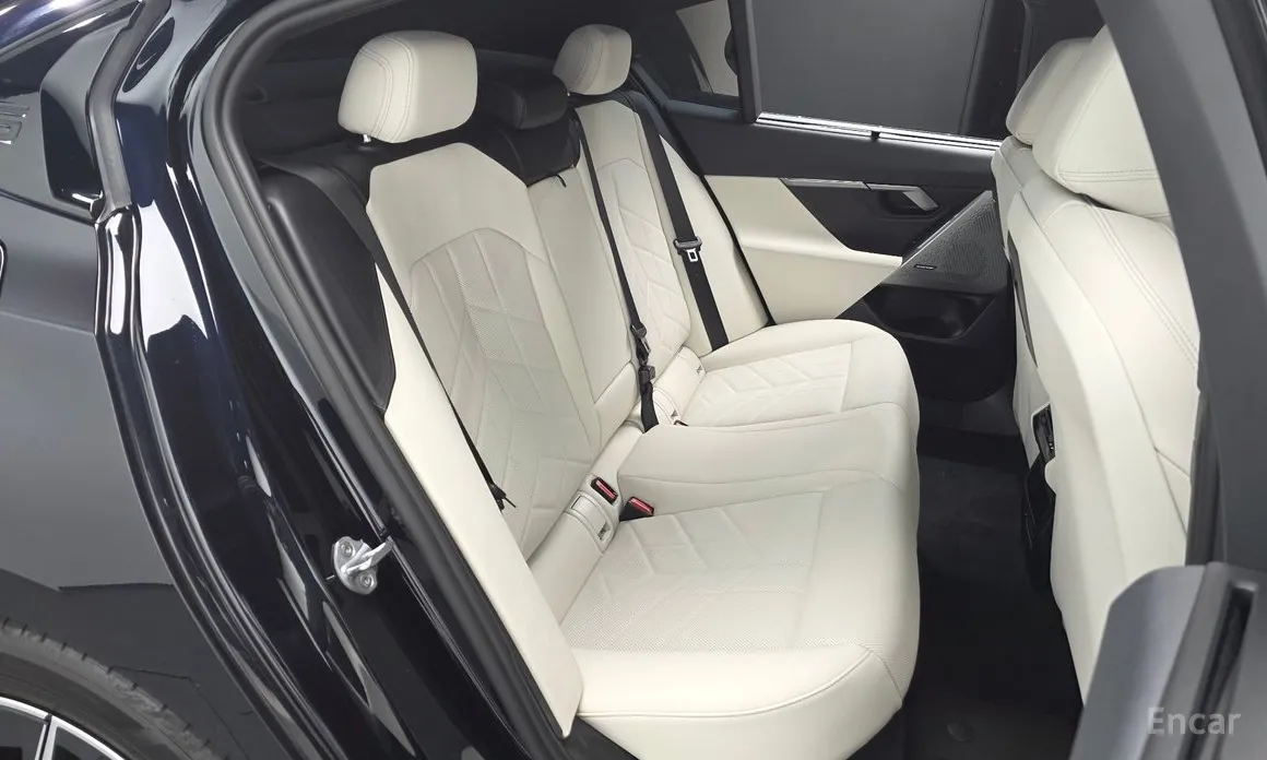 Фото 11 - BMW i5