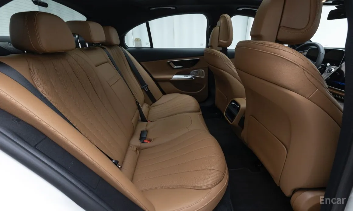 Фото 10 - Mercedes-Benz E-Class