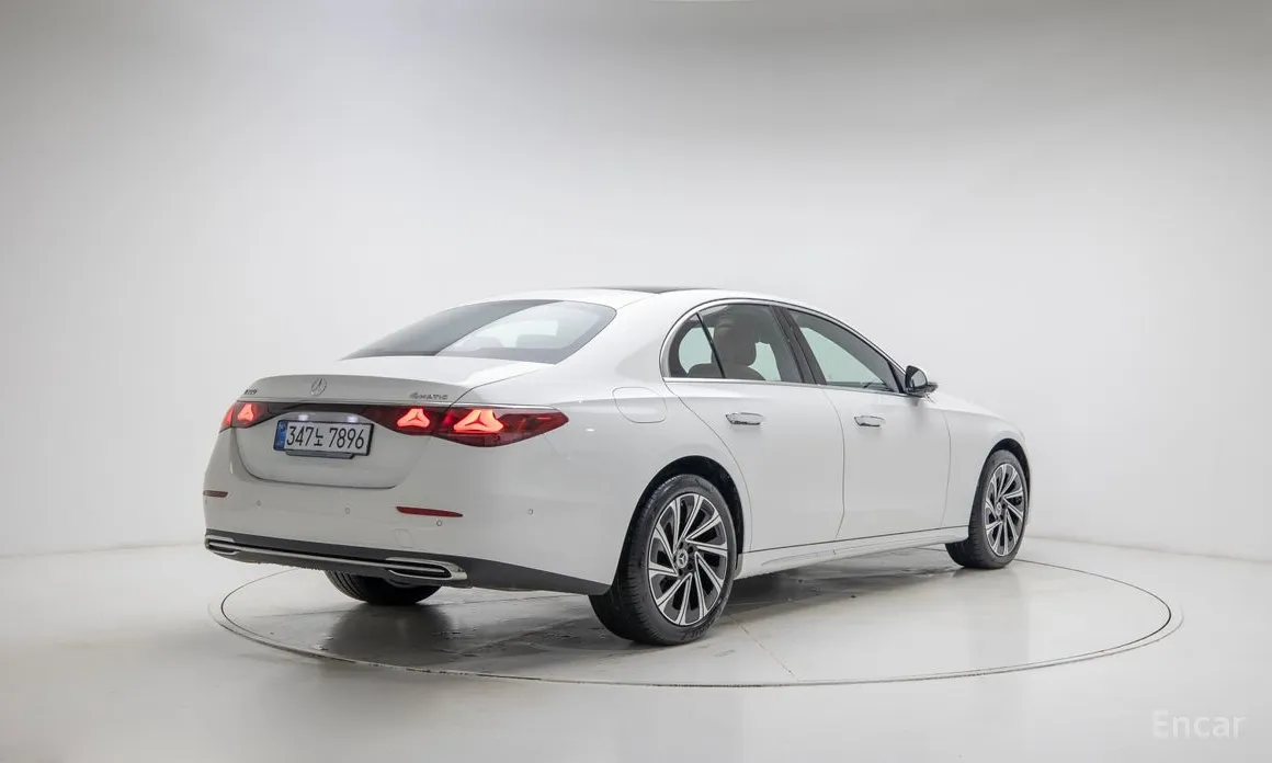 Фото 2 - Mercedes-Benz E-Class