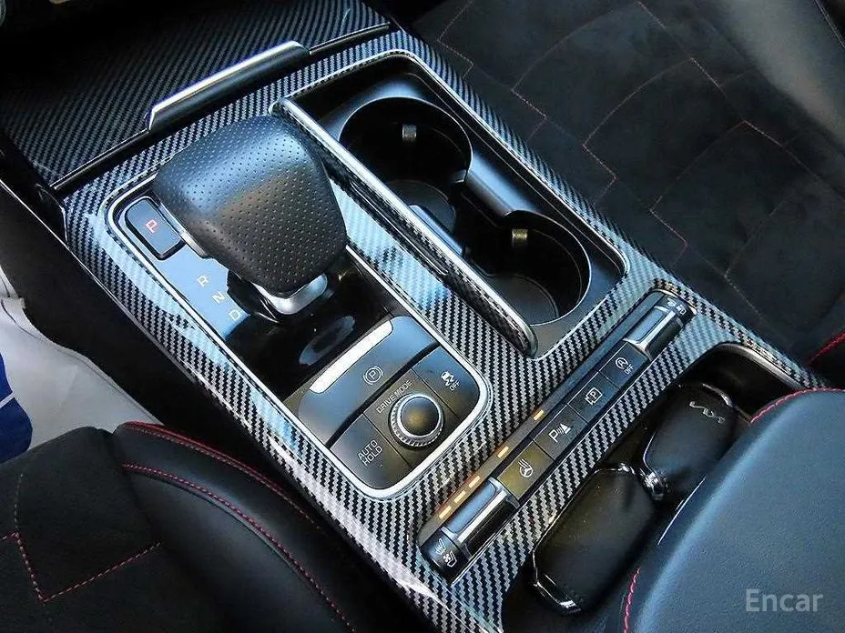 Фото 11 - Kia Stinger