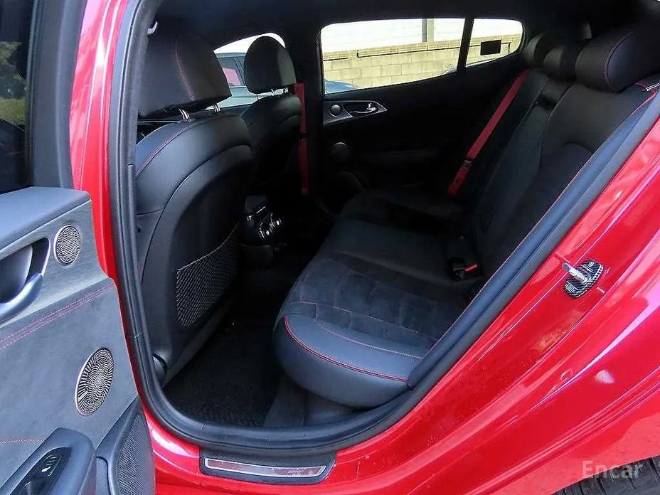 Фото 6 - Kia Stinger