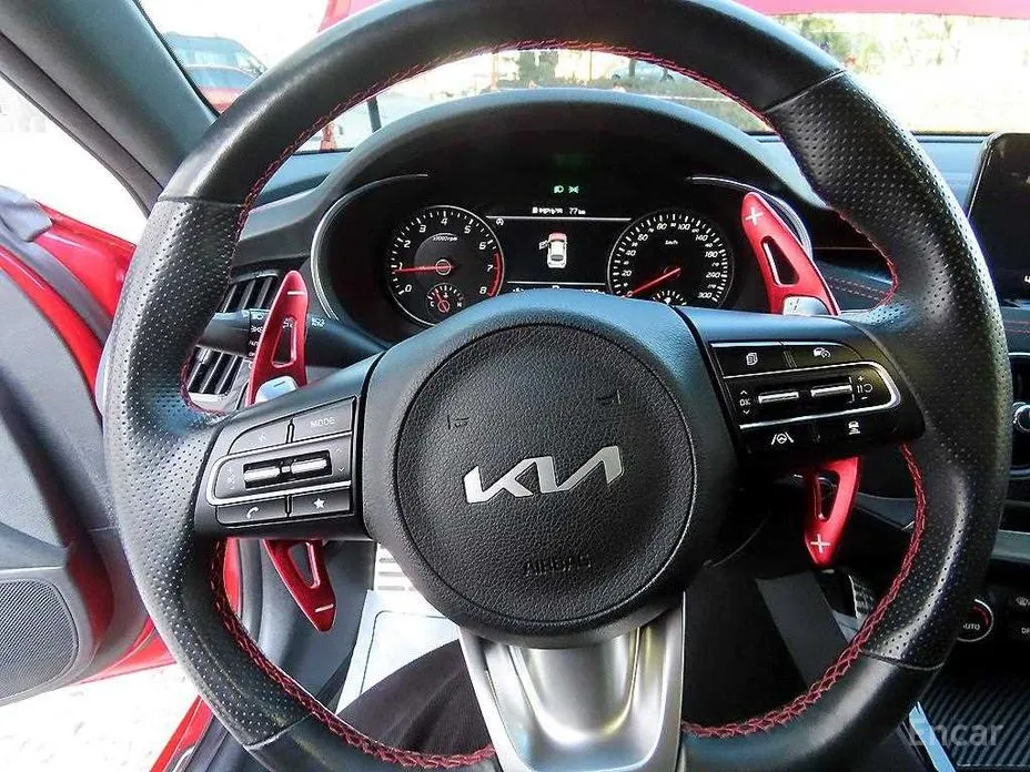 Фото 8 - Kia Stinger