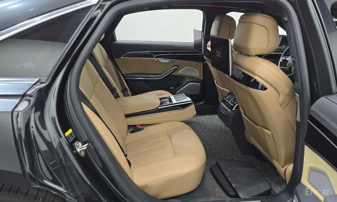 Фото 12 - Audi A8