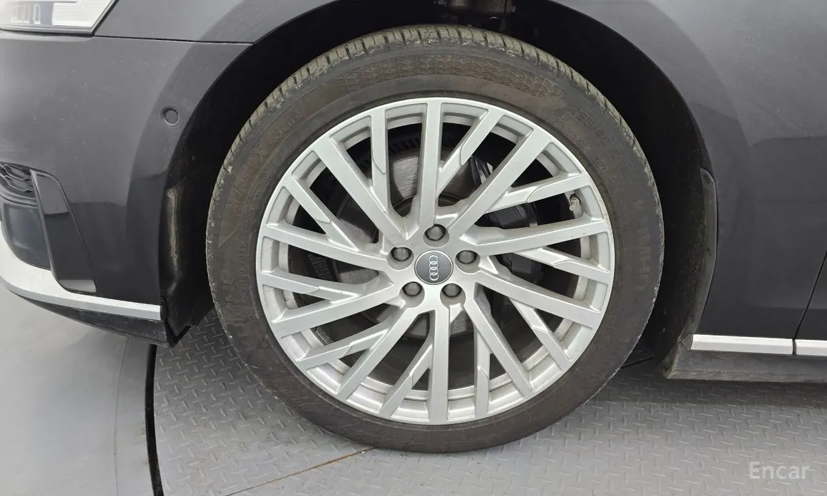 Фото 5 - Audi A8