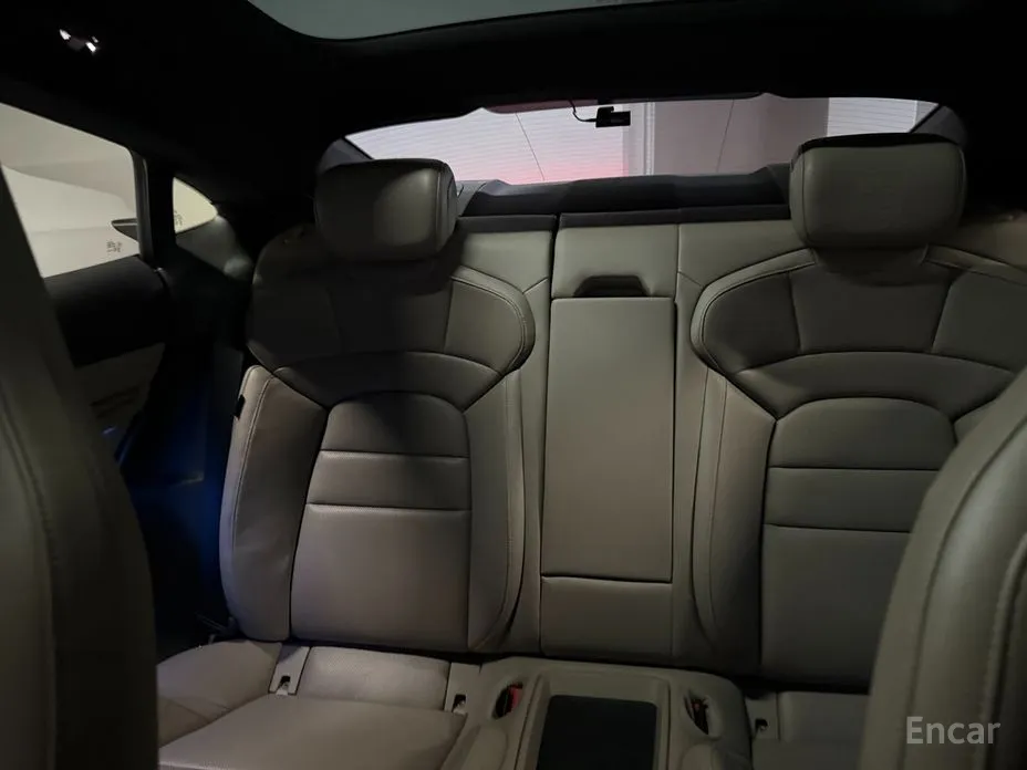 Фото 15 - Porsche Taycan