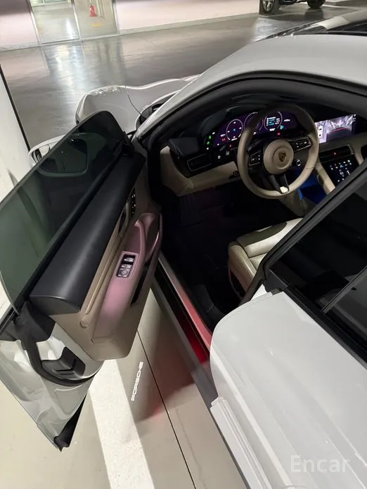 Фото 16 - Porsche Taycan