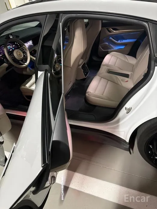 Фото 17 - Porsche Taycan