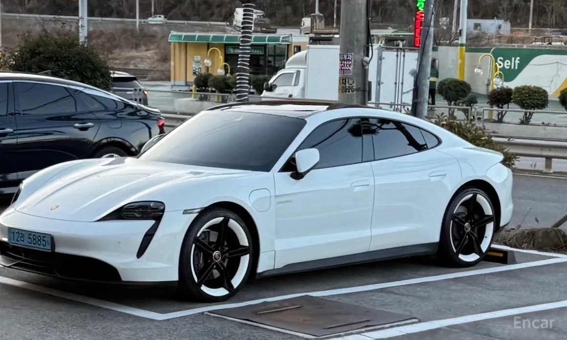 Фото 18 - Porsche Taycan