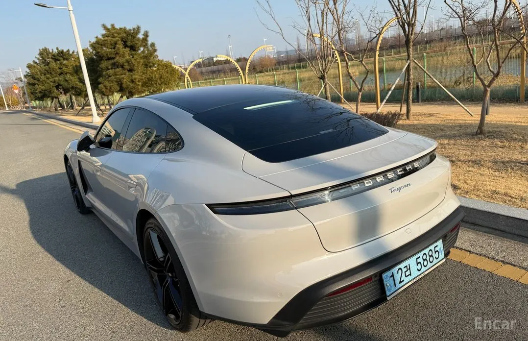 Фото 3 - Porsche Taycan