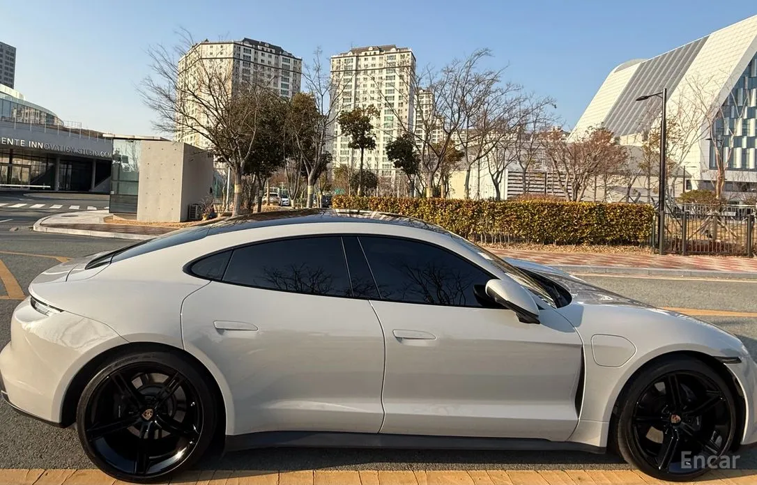 Фото 6 - Porsche Taycan