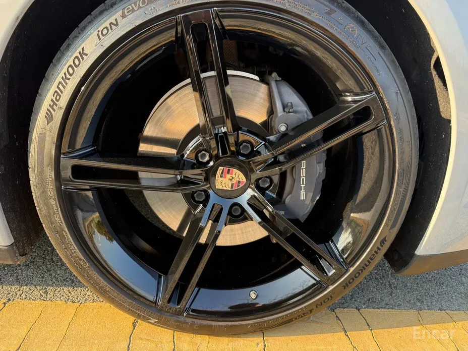 Фото 8 - Porsche Taycan