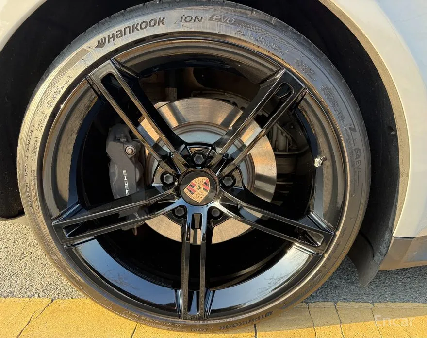 Фото 9 - Porsche Taycan