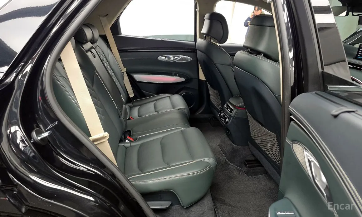 Фото 12 - Genesis GV70