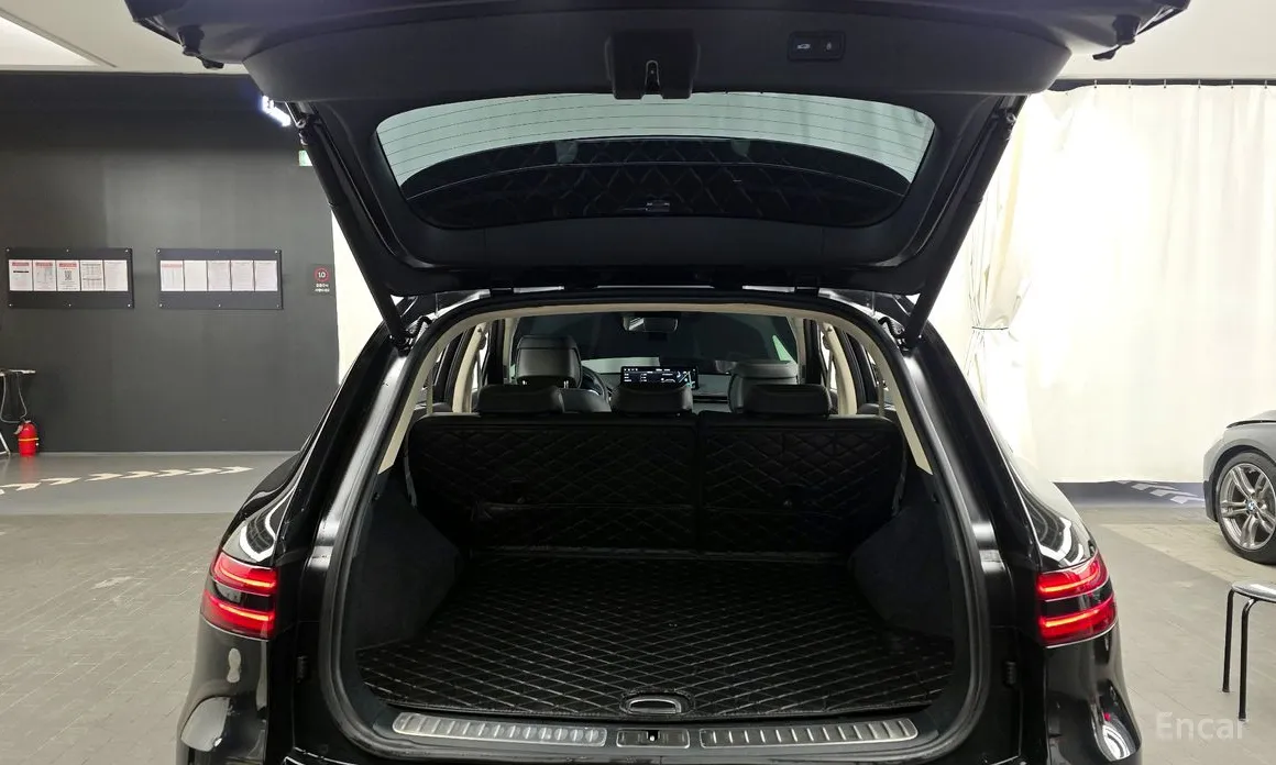 Фото 20 - Genesis GV70