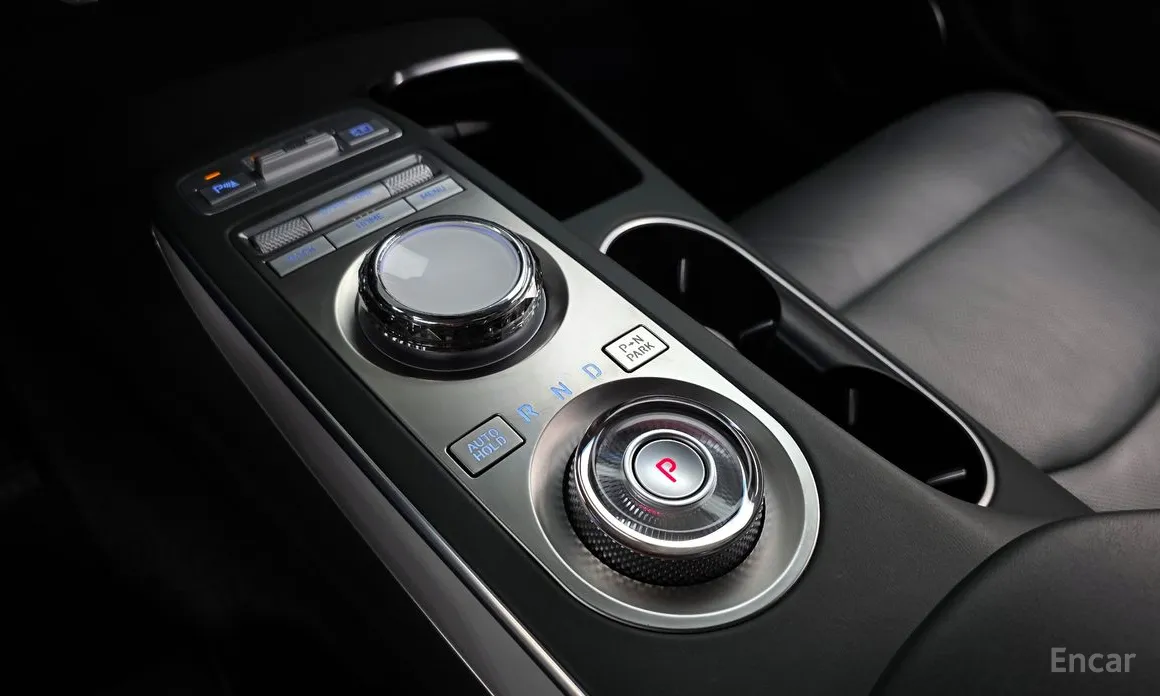 Фото 9 - Genesis GV70