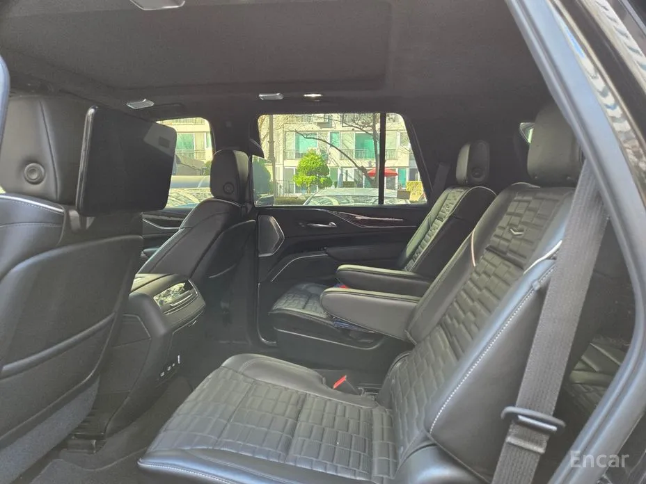 Фото 13 - Cadillac Escalade