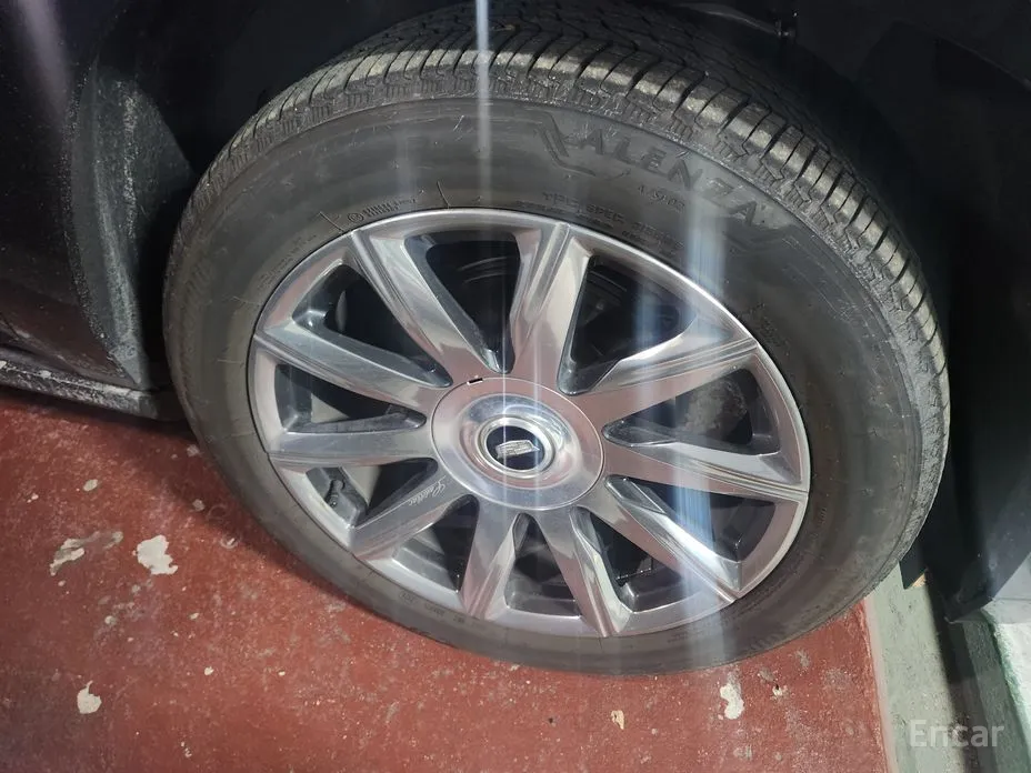 Фото 17 - Cadillac Escalade