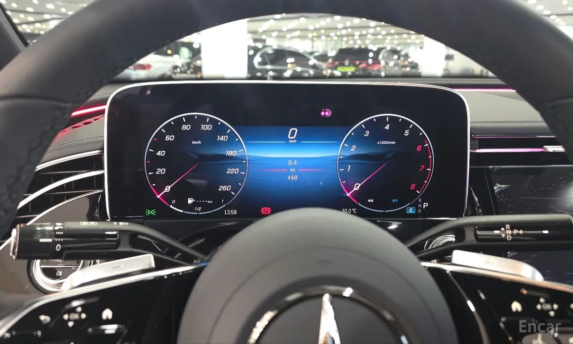 Фото 16 - Mercedes-Benz E-Class